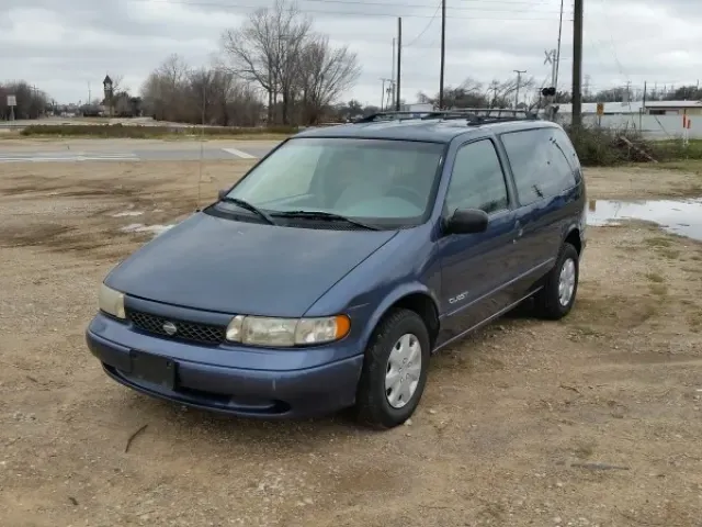 1996 Nissan Quest XE — photo 1