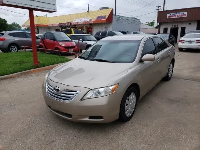 2009 Toyota Camry LE — photo 1