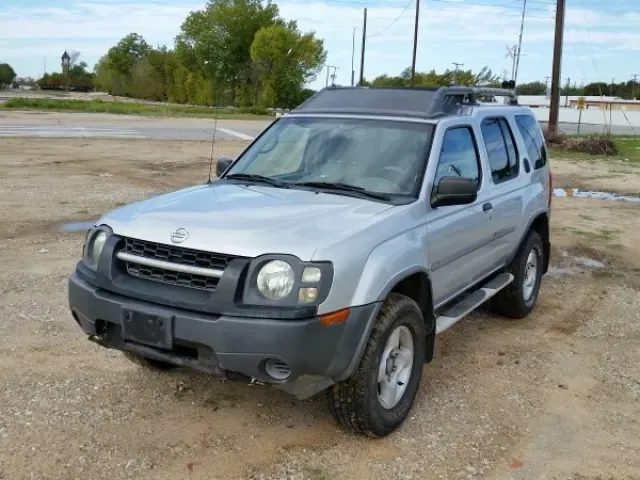 2002 Nissan Xterra FWD — photo 1