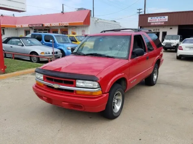 2002 Chevrolet Blazer Base — photo 1