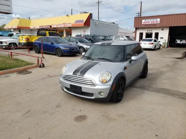 2010 Mini Cooper Hatch — photo 1