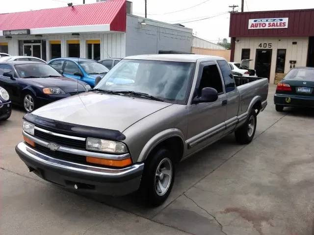 1998 Chevrolet S10 Extended Cab — photo 1