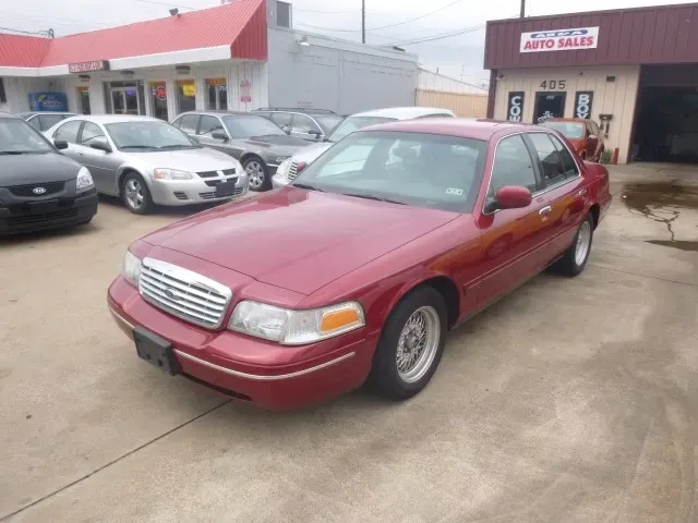 2000 Ford Crown Victoria LX — photo 1