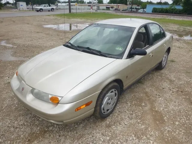 2001 Saturn SL2 Base — photo 1
