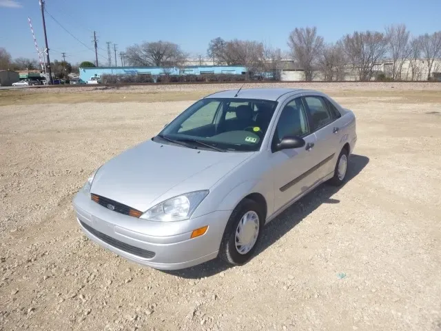 2001 Ford Focus LX — photo 1