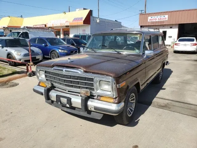 1990 Jeep Grand Wagoneer — photo 1