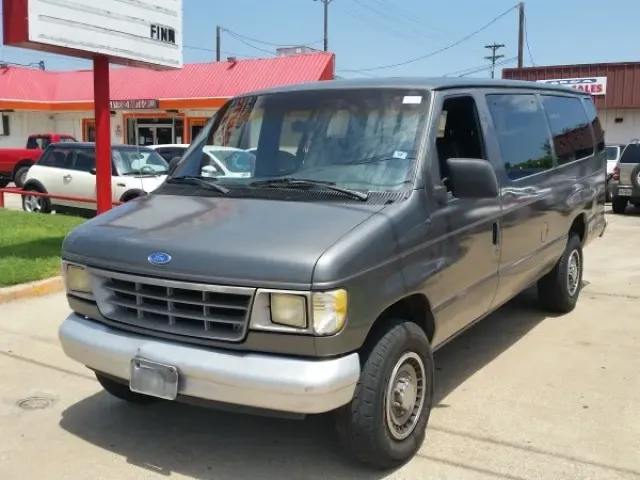 1992 Ford Club Wagon Super E350 — photo 1