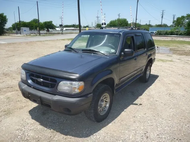 2000 Ford Explorer XLS — photo 1