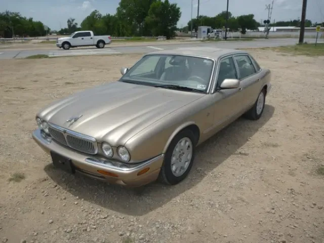 1998 Jaguar XJ8 Base — photo 1