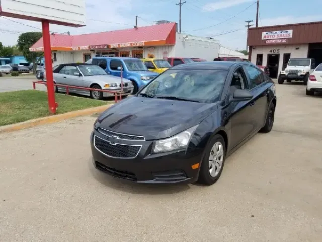 2014 Chevrolet Cruze LS — photo 1