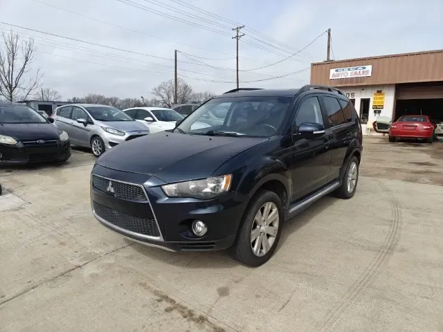 2013 Mitsubishi Outlander SE — photo 1