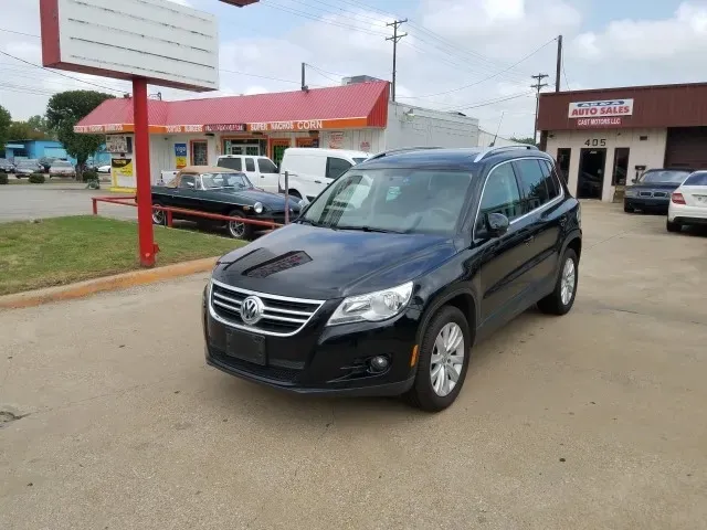 2009 Volkswagen Tiguan 2.0T — photo 1